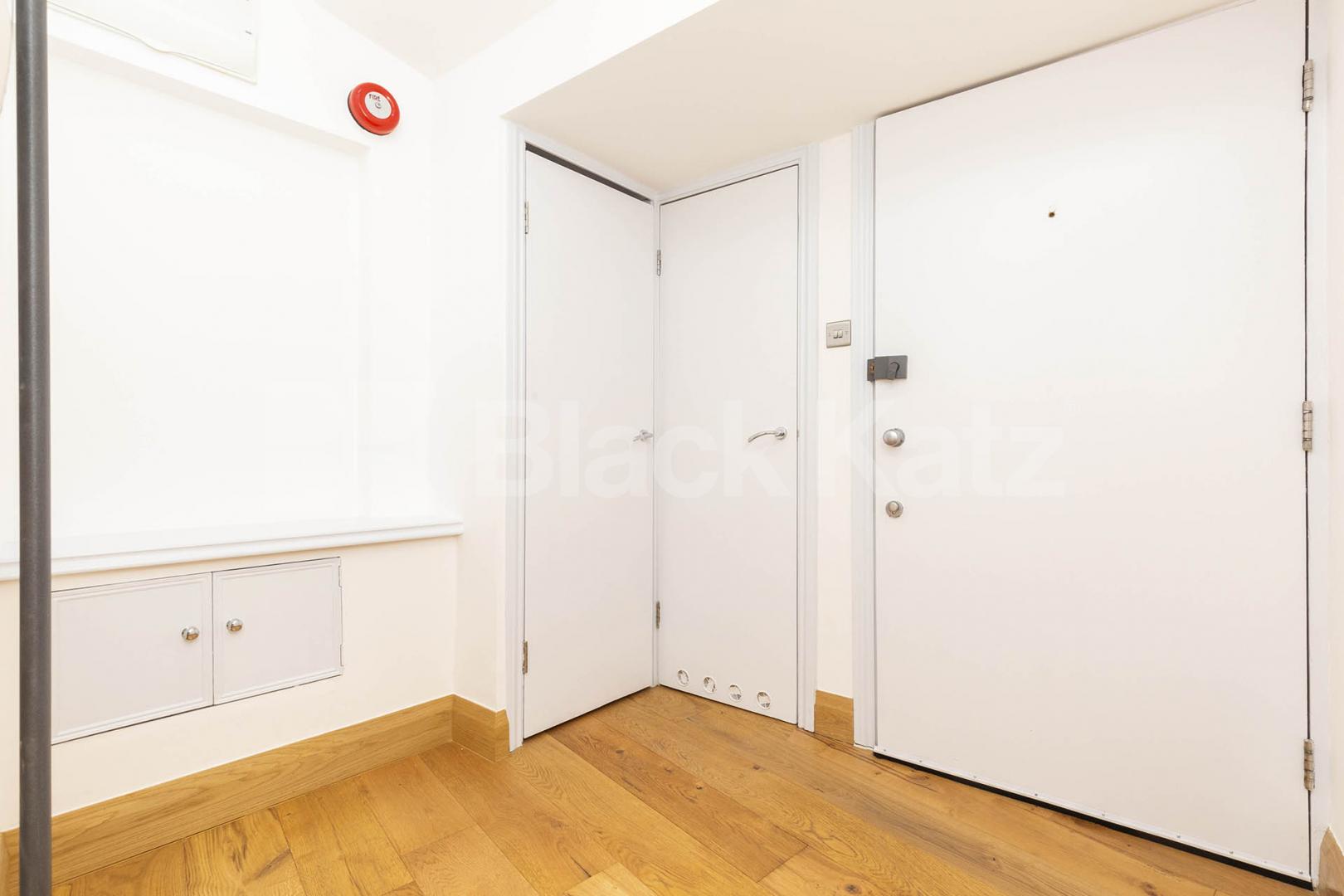 Newly refurbished stunning 2 bed flat set on the top floor of a development  Hargrave Road, Archway